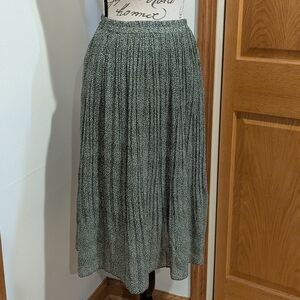Mikarose Green Ditsy Floral Pleated Midi Skirt Size XS Elastic Waist Boho